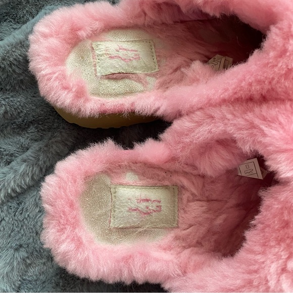 UGG Women’s Coquette Pink Suede Slippers Lightweight Sheepskin Lined Shoes - Picture 9 of 11